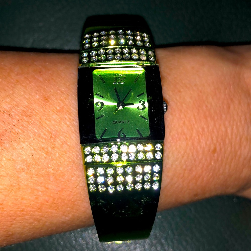 Beautiful metallic lime green crystal bangle vintage Ladies watch